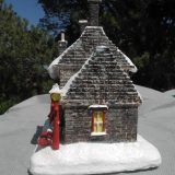 The Bradford Exchange’s “HOGWARTS TRAIN STATION™” as viewed from the side.