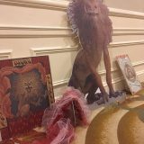 Some decorations honoring the zouwu