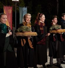 The Frog Choir is based in Hogsmeade and will sing both magical and Muggle Christmas carols.