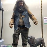 The Hagrid figurine is complemented with a figurine of Fang.