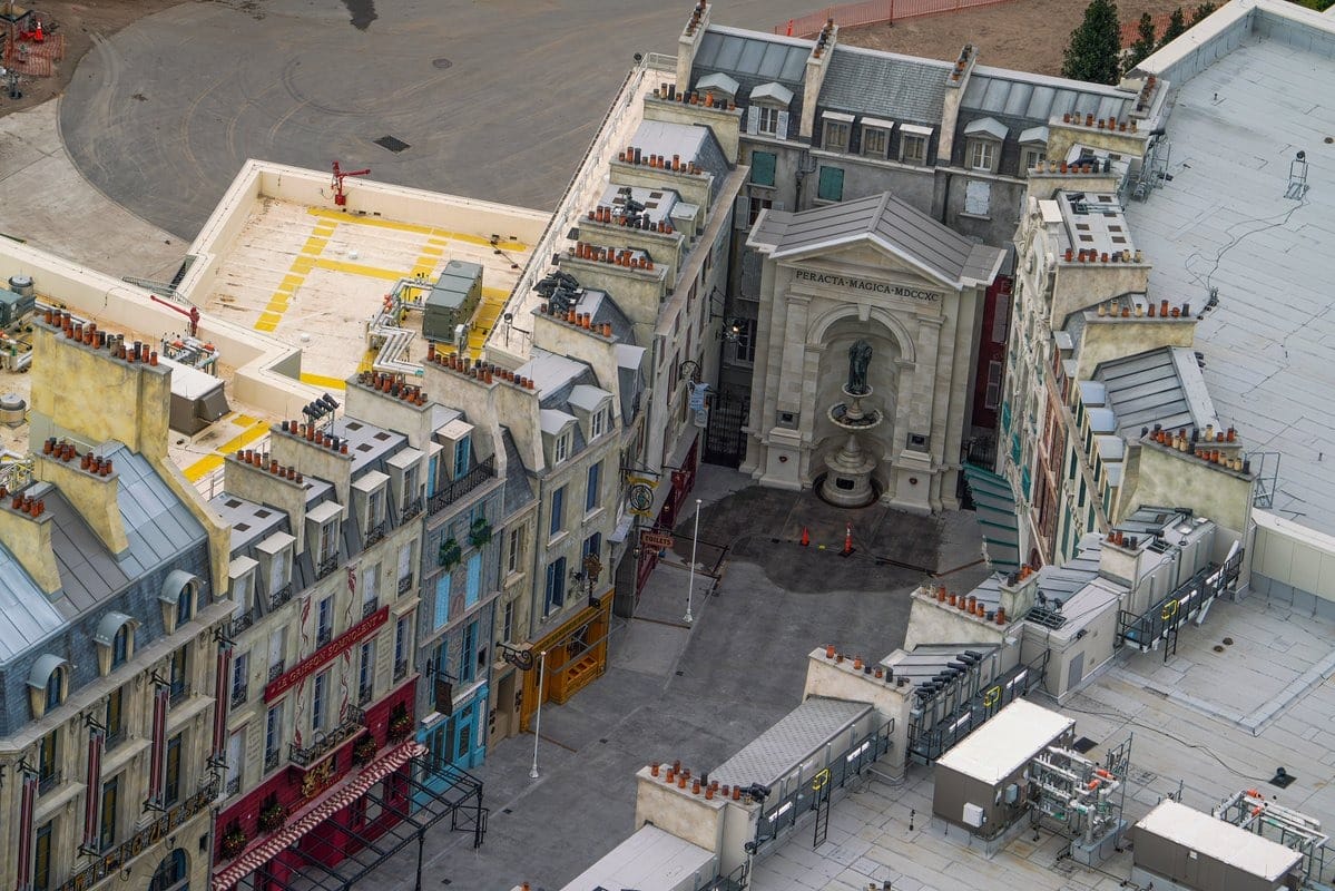 “Peracta Magica MDCCXC” is written across the top of the fountain, translating roughly to “Completed Magic 1790.” (Source: @bioreconstruct/Twitter)